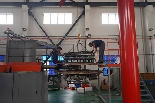 kaufen Rotationelle Rollenformmaschine mit HMI-Steuerungssystem Online-Herstellung