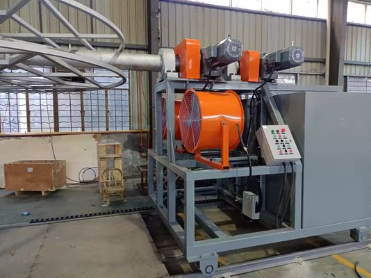 Eine mit Gas erhitzte Rotationsformmaschine mit Fernbedienung.